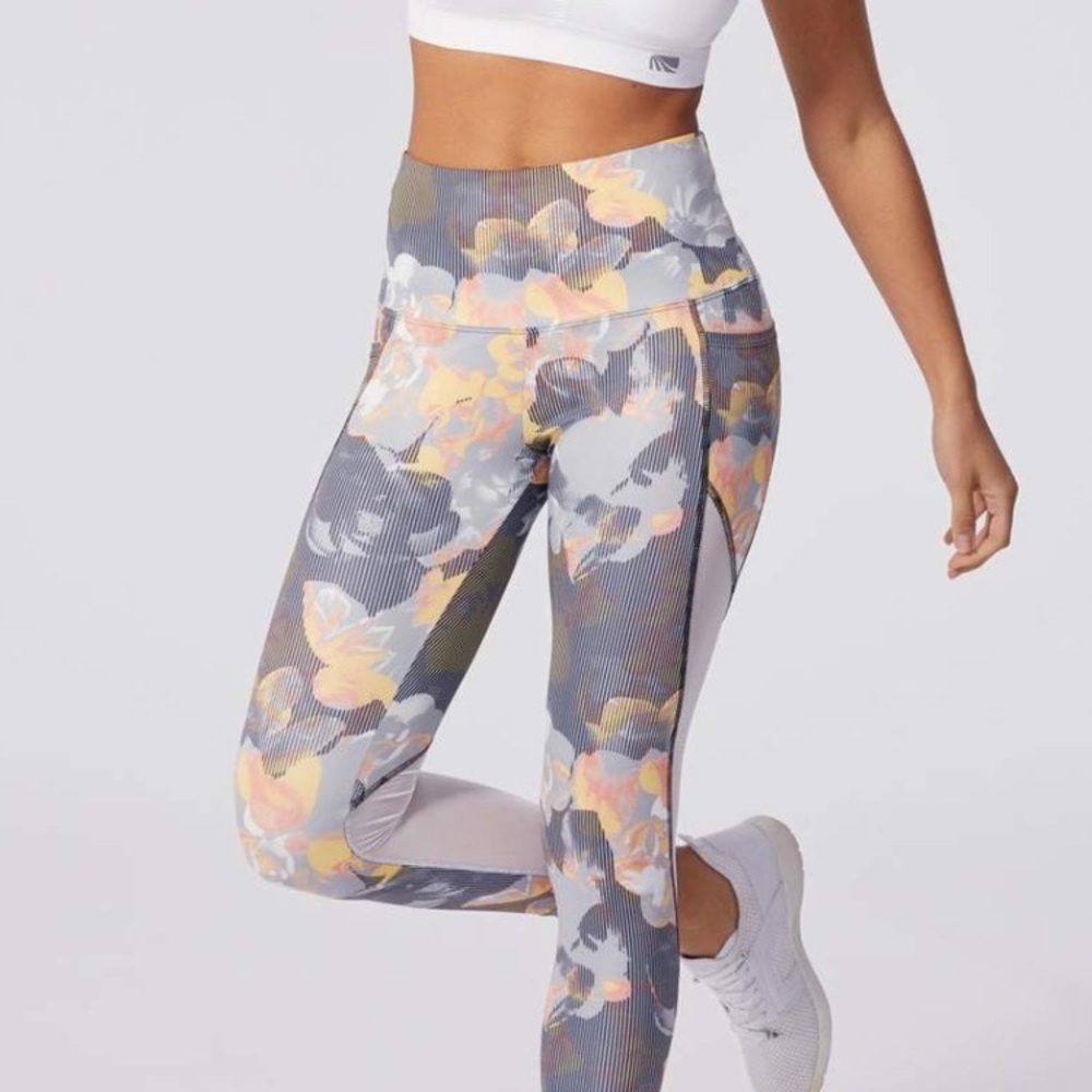 Bally Ankle Petal Legging